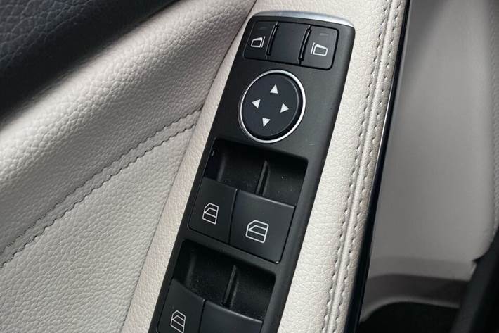 Sort Mercedes A180 fra 2016