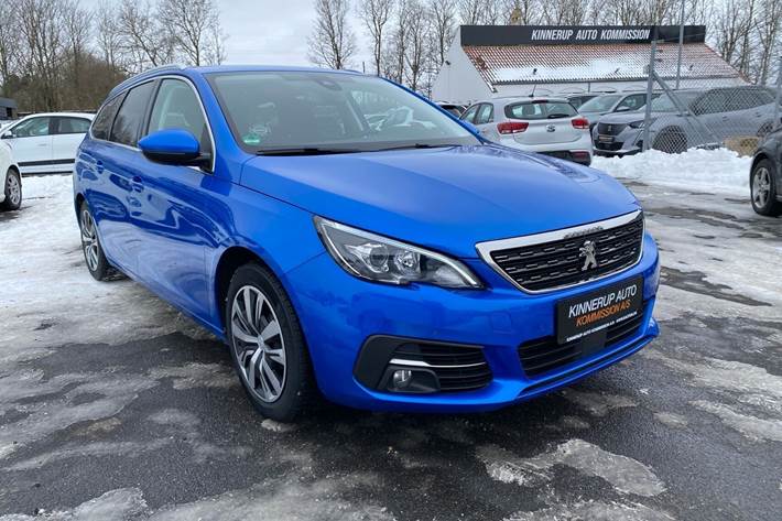 Blå Peugeot 308 fra 2021