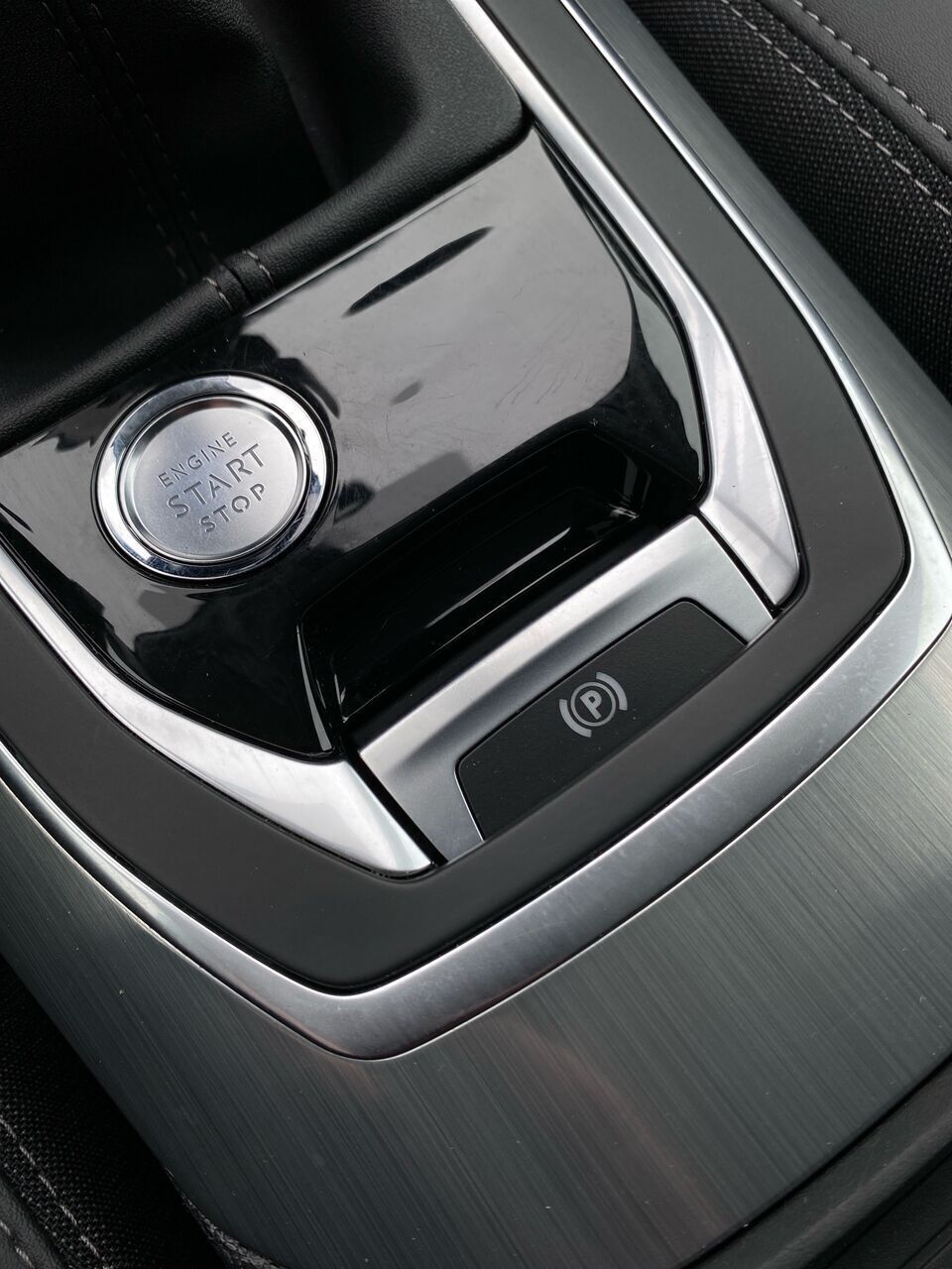 Blå Peugeot 308 fra 2021