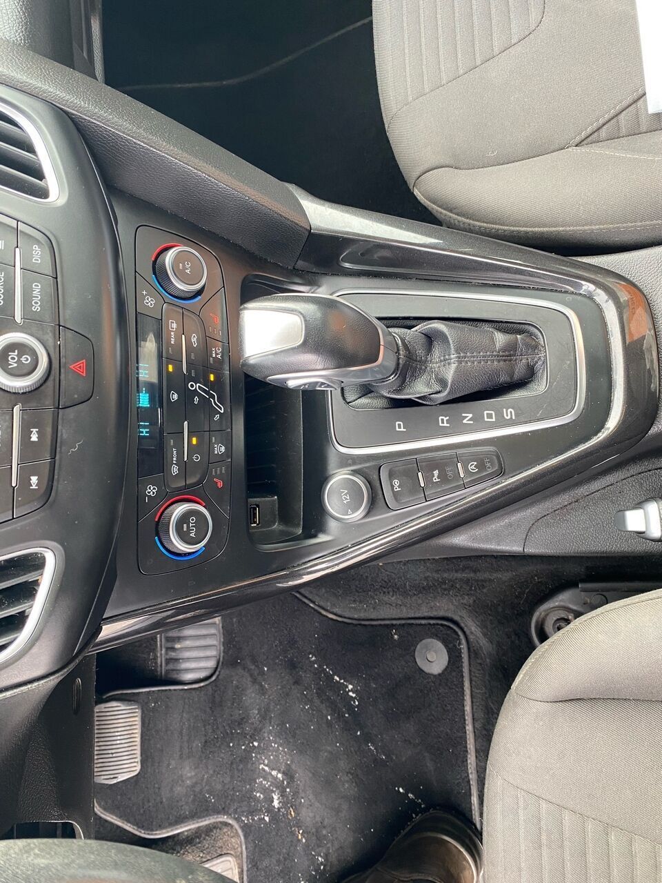 Hvid Ford Focus fra 2016