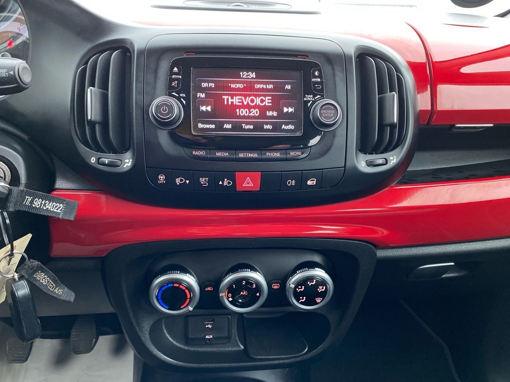 Rød Fiat 500L fra 2013