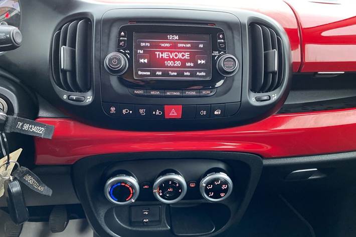 Rød Fiat 500L fra 2013