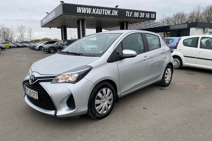 Sølv Toyota Yaris fra 2016