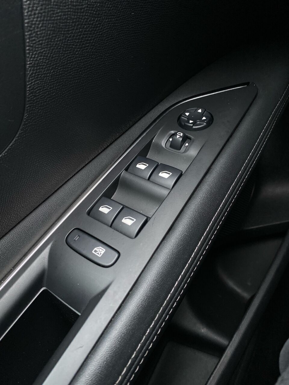 Brun Peugeot 3008 fra 2019