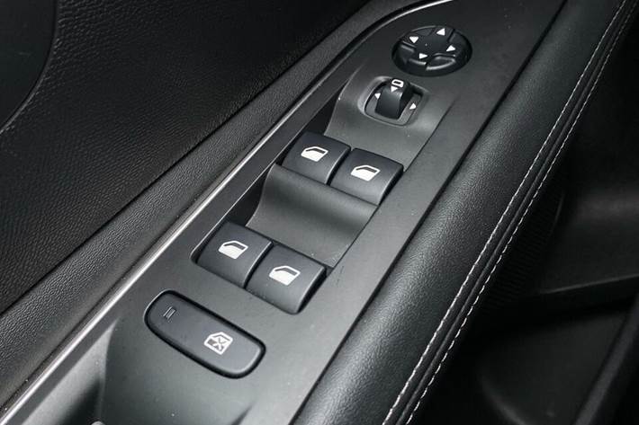 Brun Peugeot 3008 fra 2019