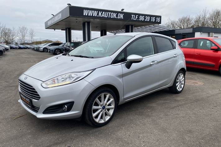 Sølv Ford Fiesta fra 2017