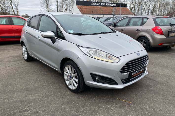 Sølv Ford Fiesta fra 2017