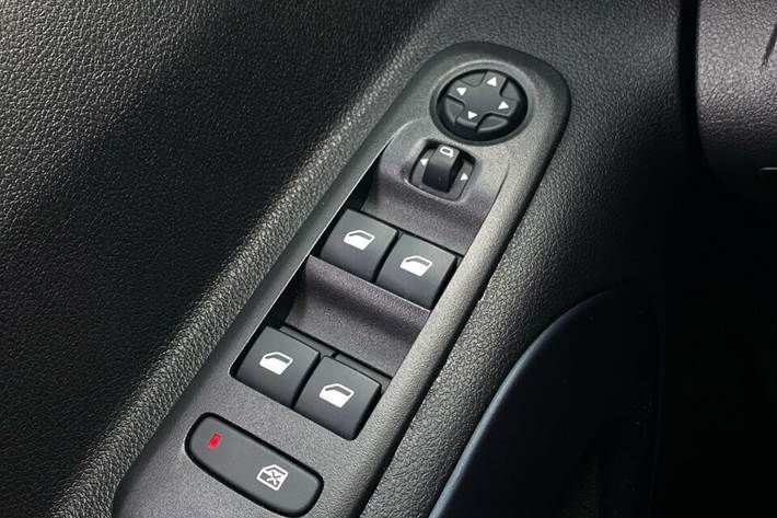 Grå Peugeot Rifter fra 2020