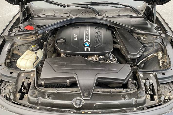 Sort BMW 318d fra 2014