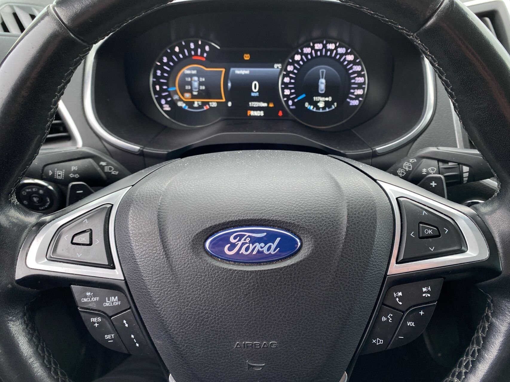 Sort Ford S-MAX fra 2019