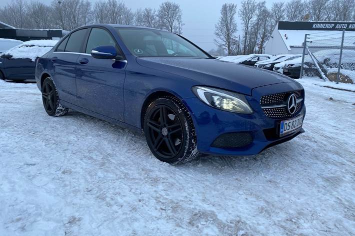Blå Mercedes C220 d fra 2014