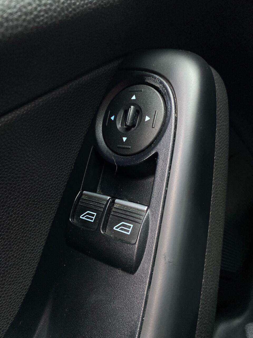 Blå Ford Fiesta fra 2016