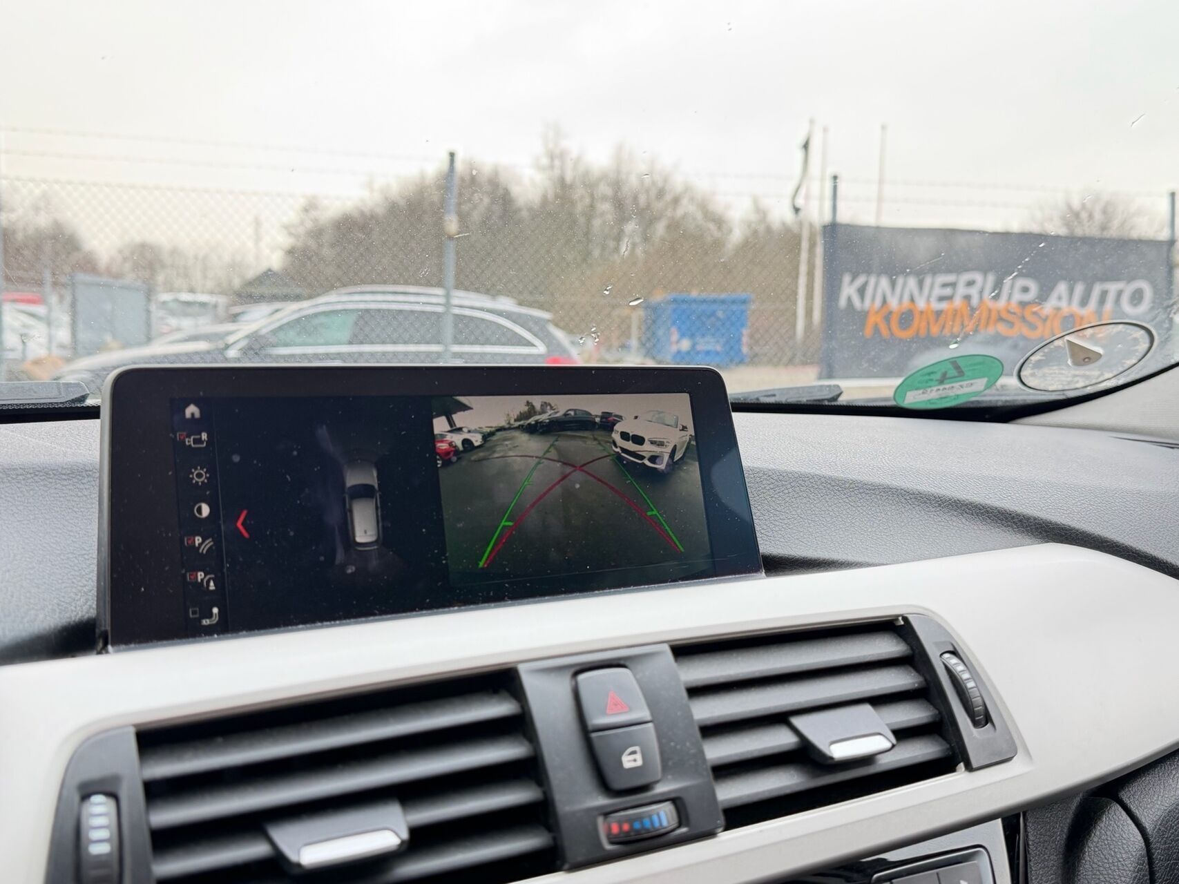 Sort BMW 320d fra 2017