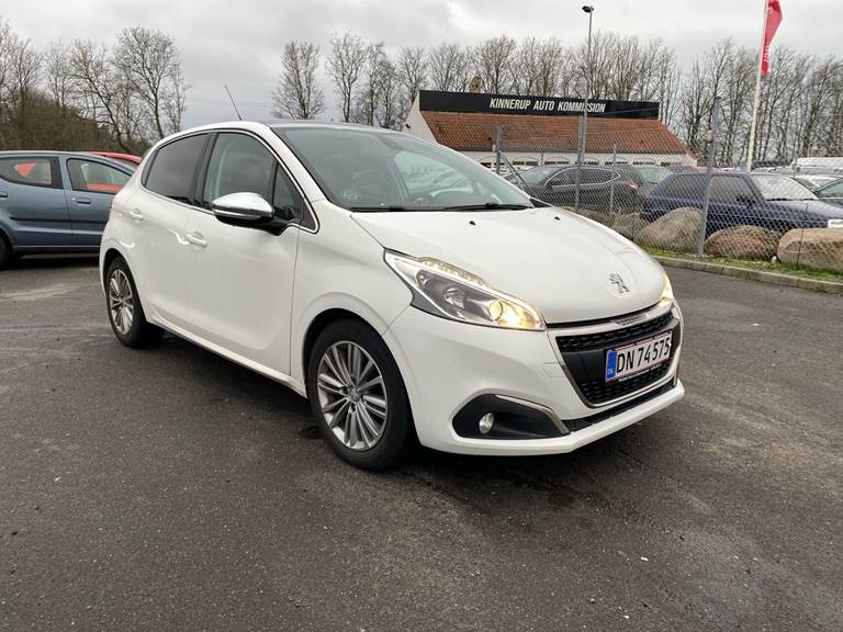Peugeot 208 1,6 BlueHDi Selection Sky 100HK 5d