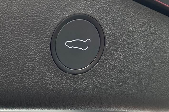 Grå Tesla Model 3 fra 2020