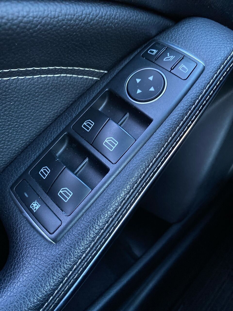 Grå Mercedes CLA200 d fra 2018