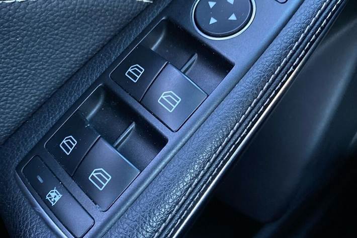 Grå Mercedes CLA200 d fra 2018