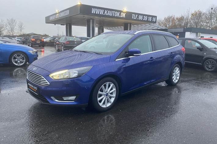 Blå Ford Focus fra 2017