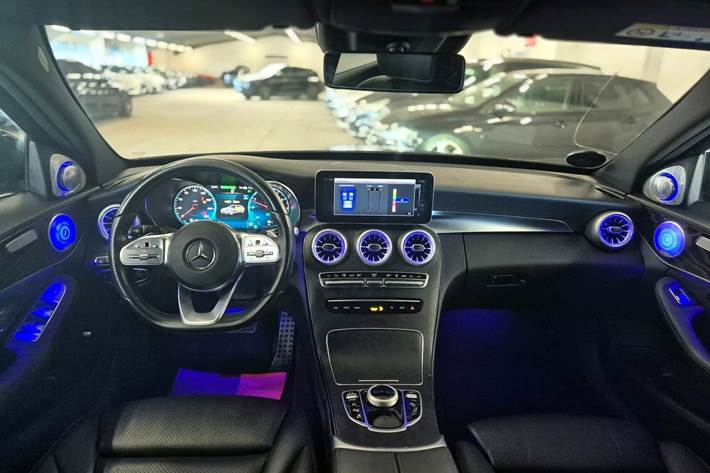Sort Mercedes C300 de fra 2020