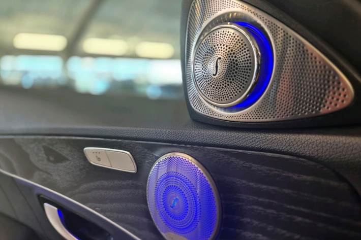 Sort Mercedes C300 de fra 2020