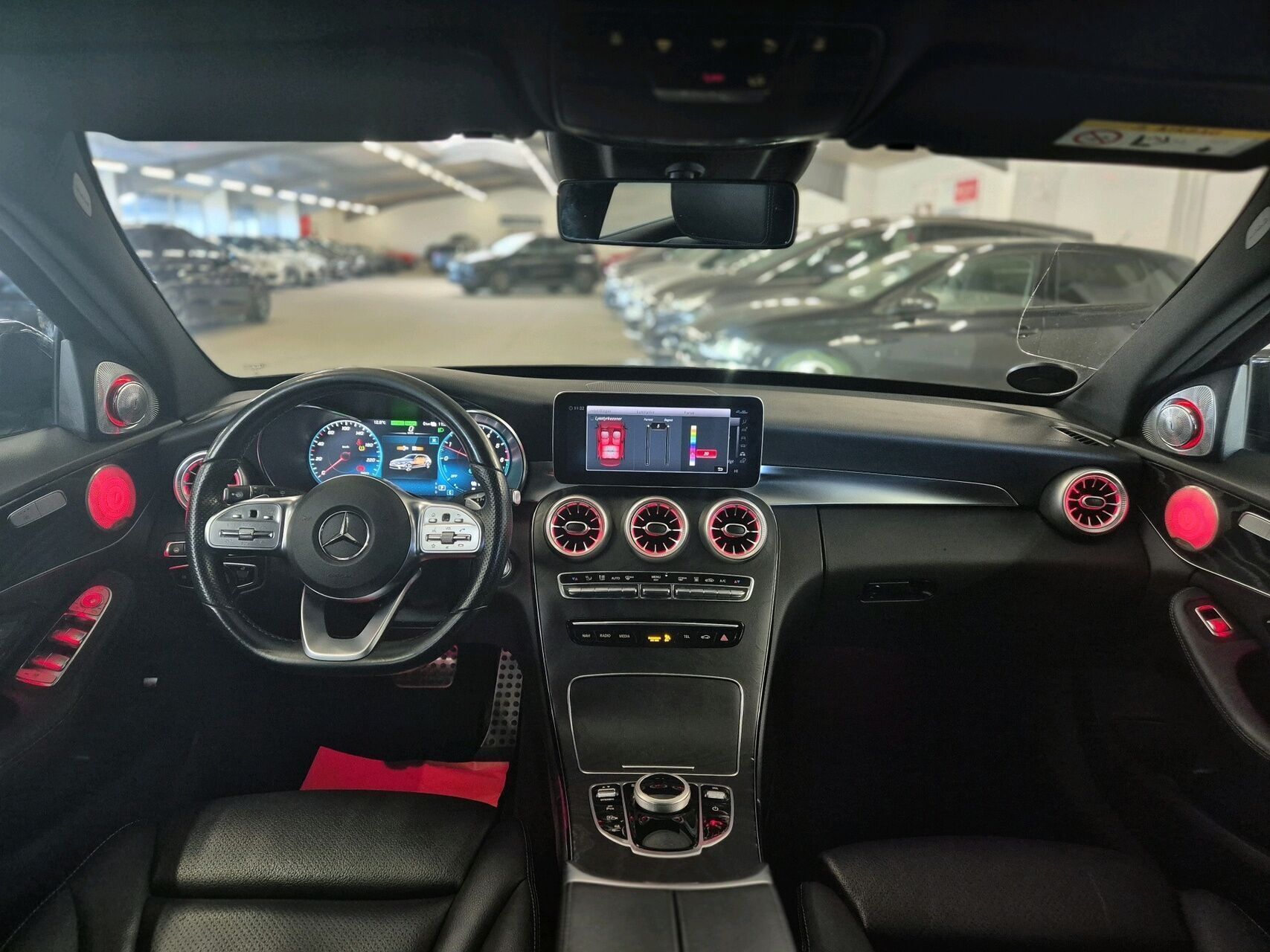 Sort Mercedes C300 de fra 2020