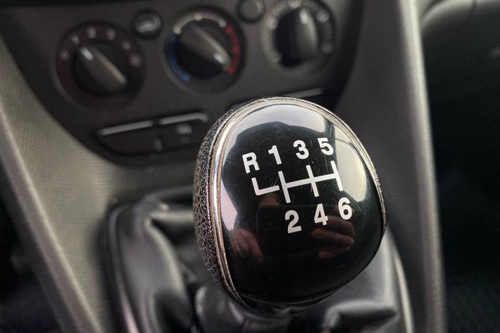 Sølv Ford Transit Connect fra 2015