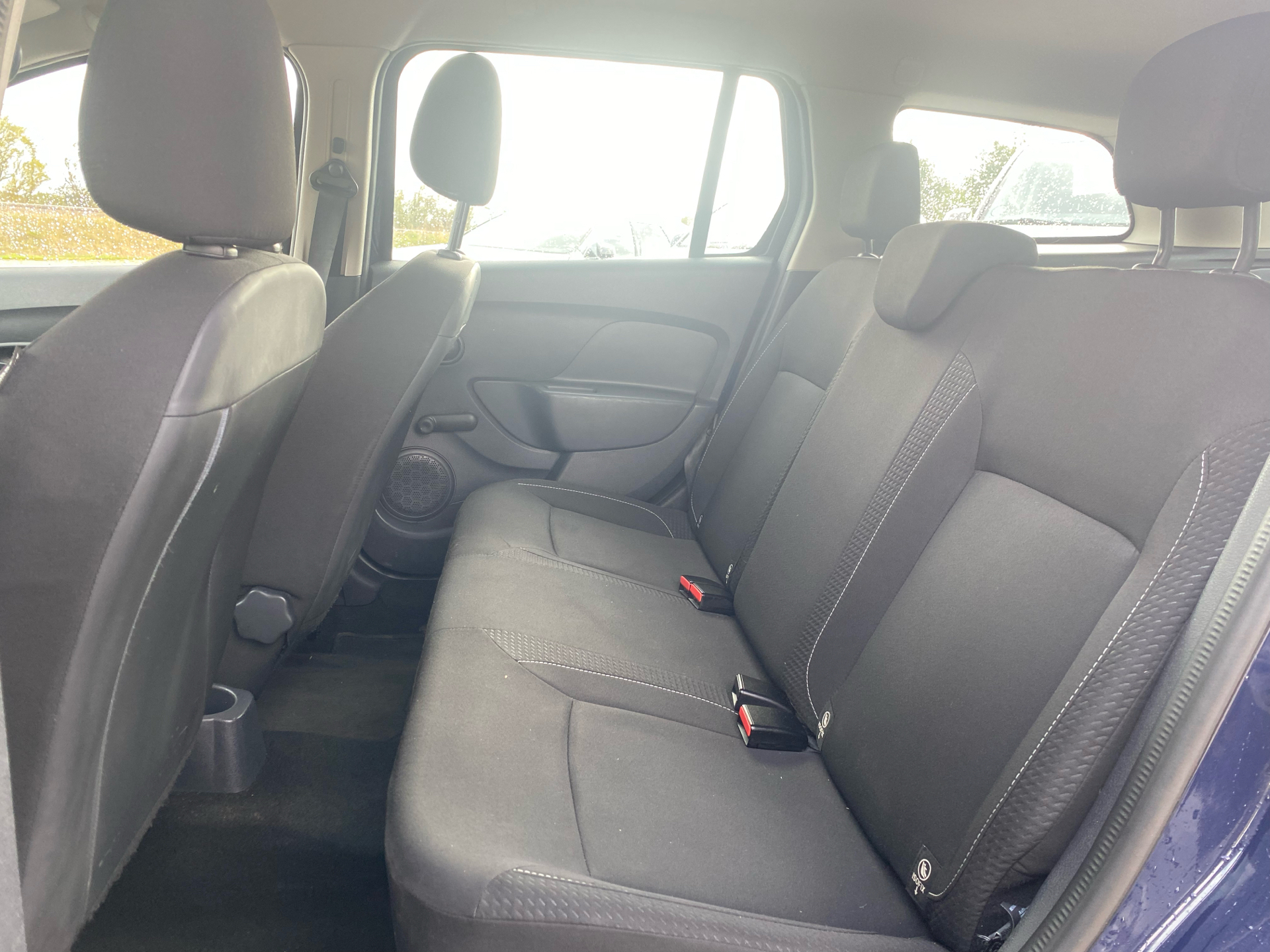 Blå Dacia Logan fra 2018