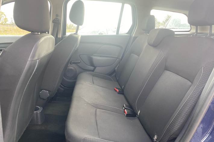 Blå Dacia Logan fra 2018