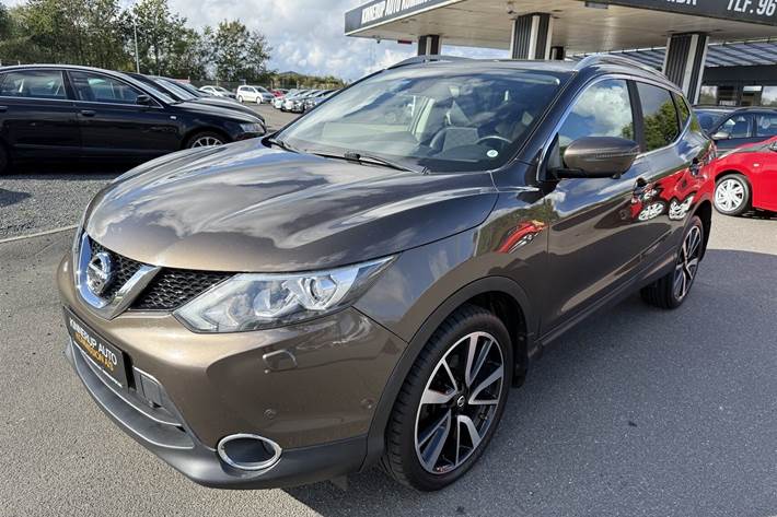 Brun Nissan Qashqai fra 2016