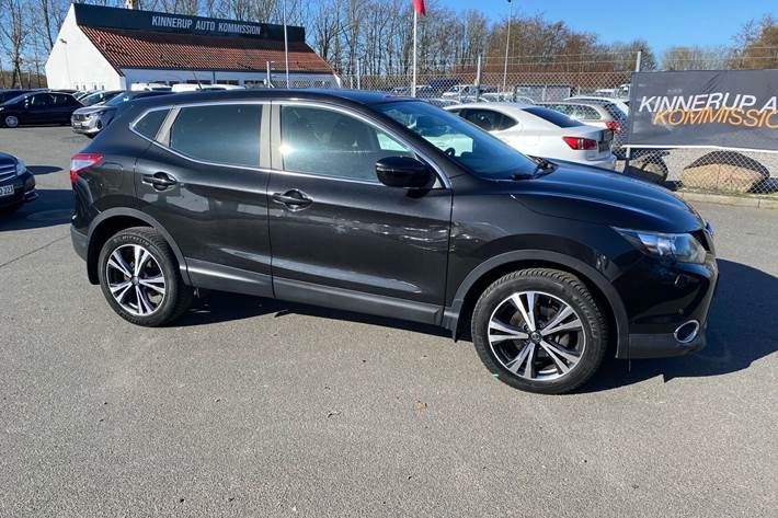 Sort Nissan Qashqai fra 2016