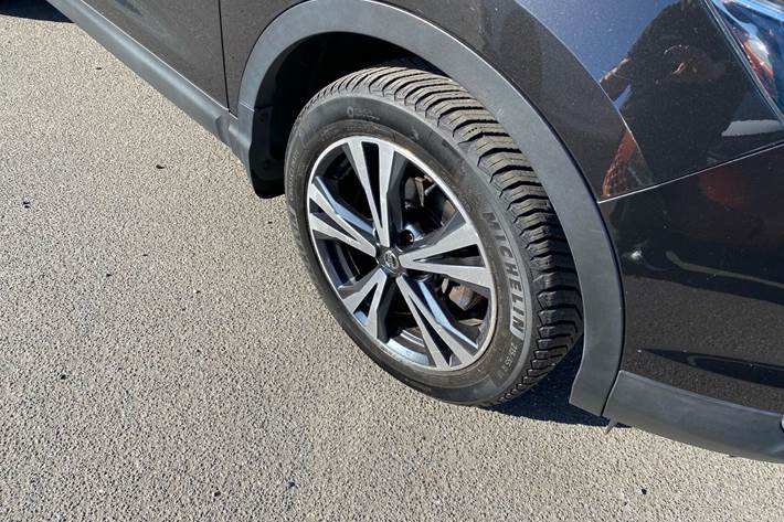 Sort Nissan Qashqai fra 2016