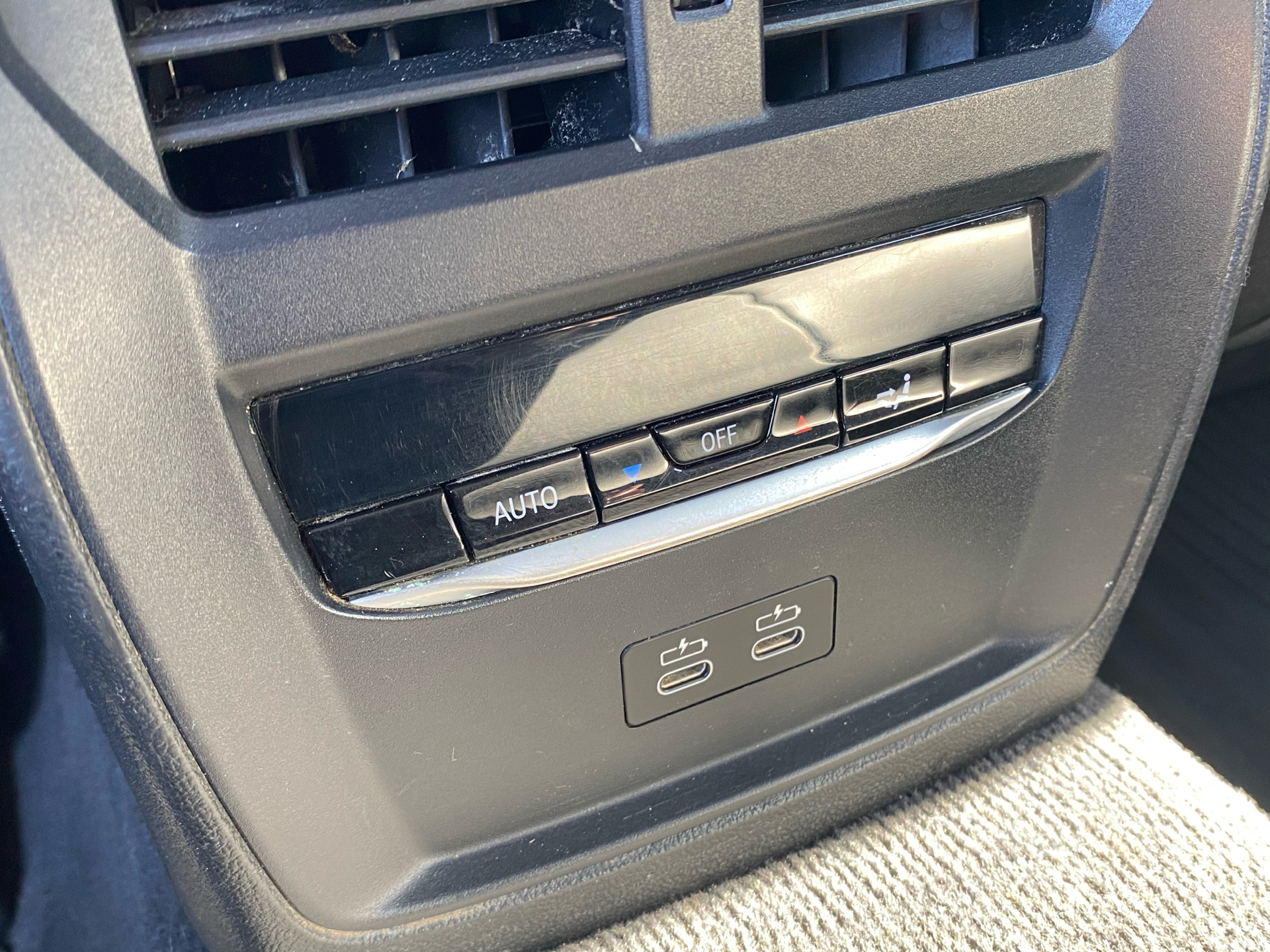 Sort BMW 330e fra 2021