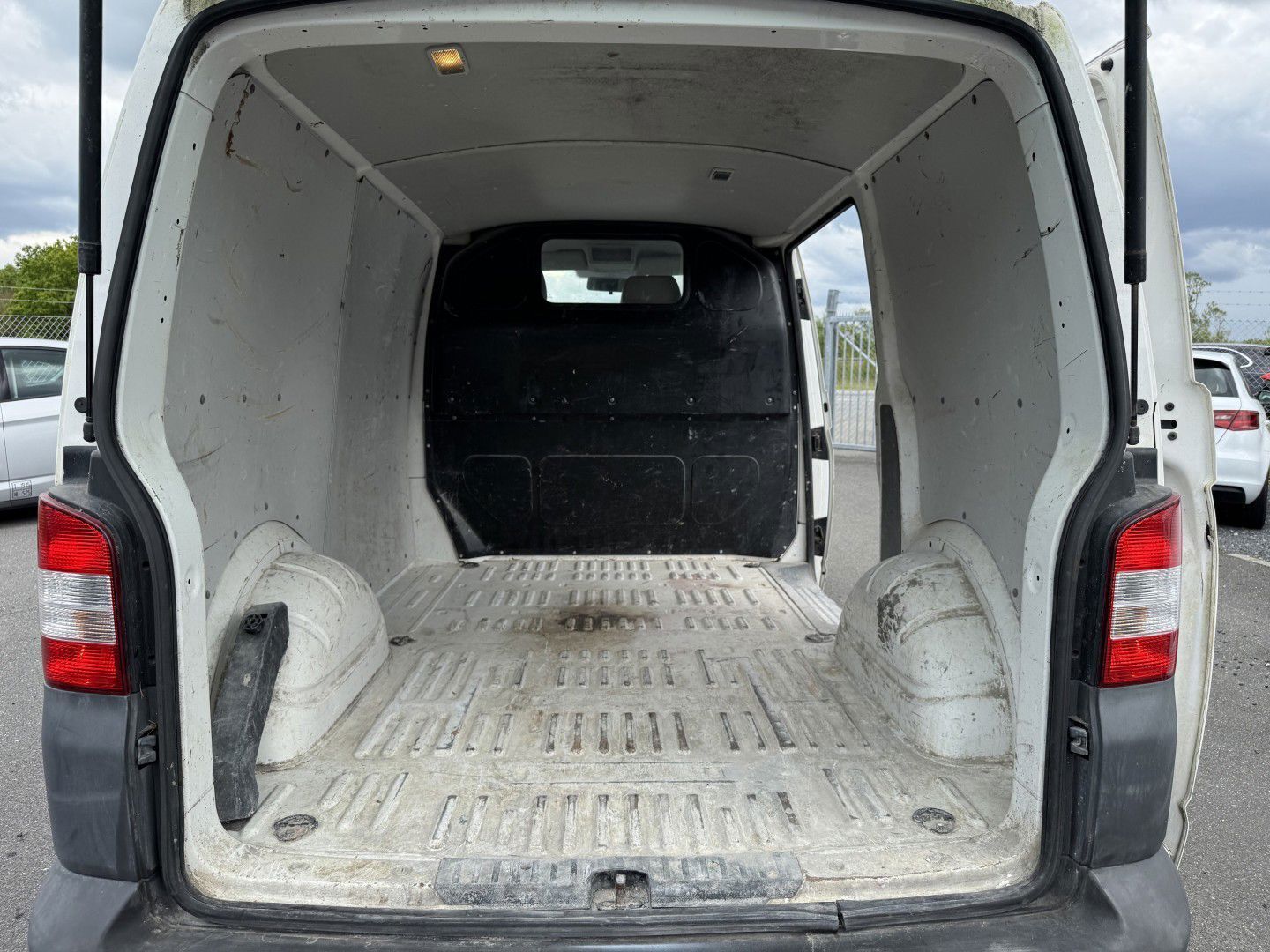 Hvid VW Transporter fra 2012