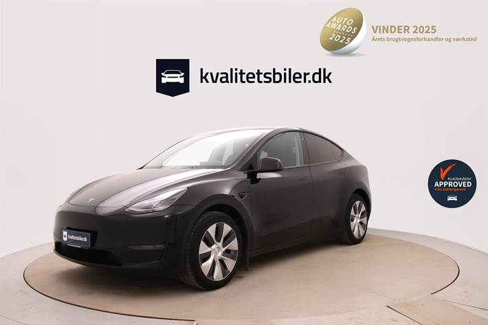 Sort Tesla Model Y fra 2024