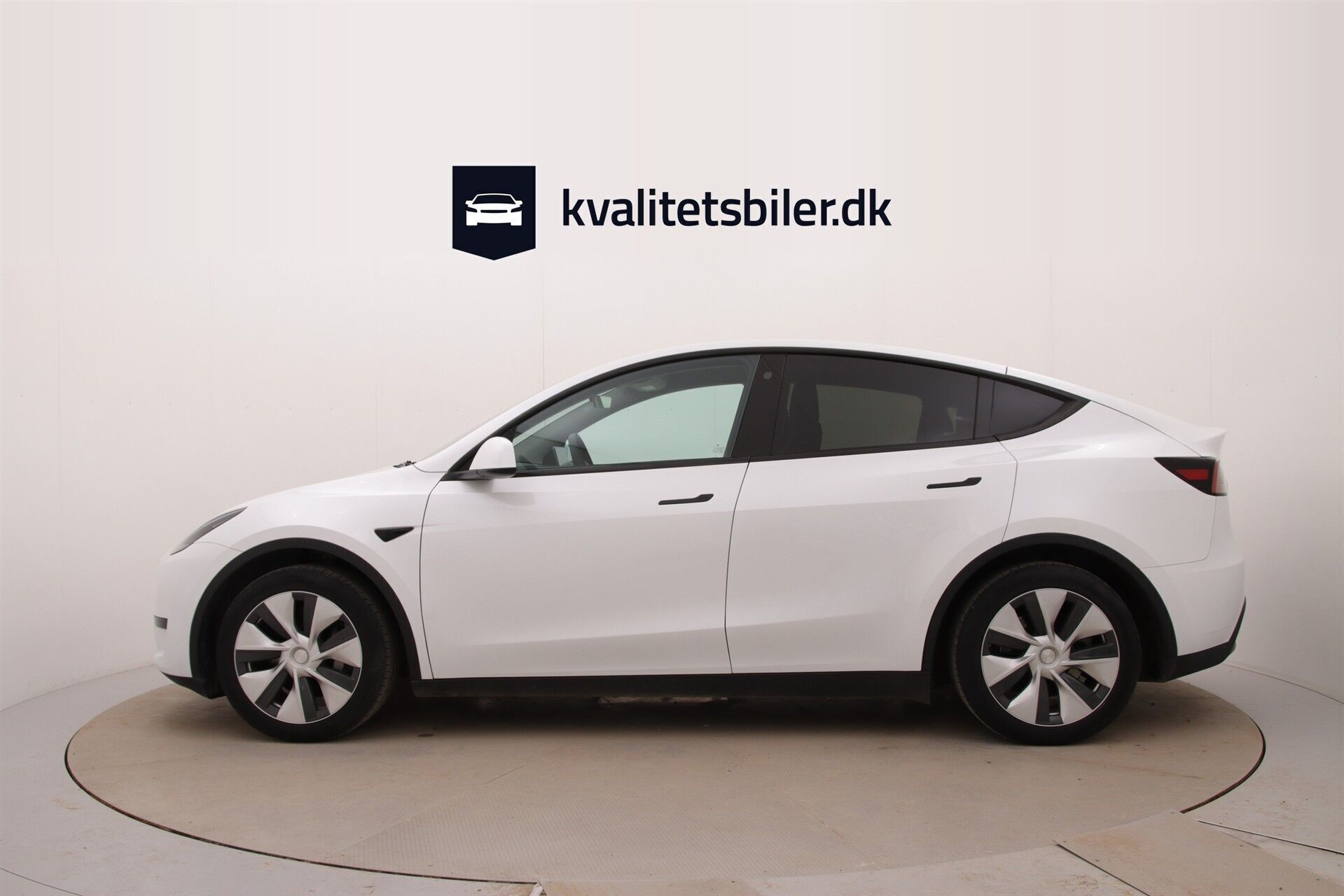 Tesla Model Y EL Standard Range RWD 299HK 5d Aut.