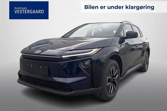 Blå Toyota BZ4X fra 2026 set udefra