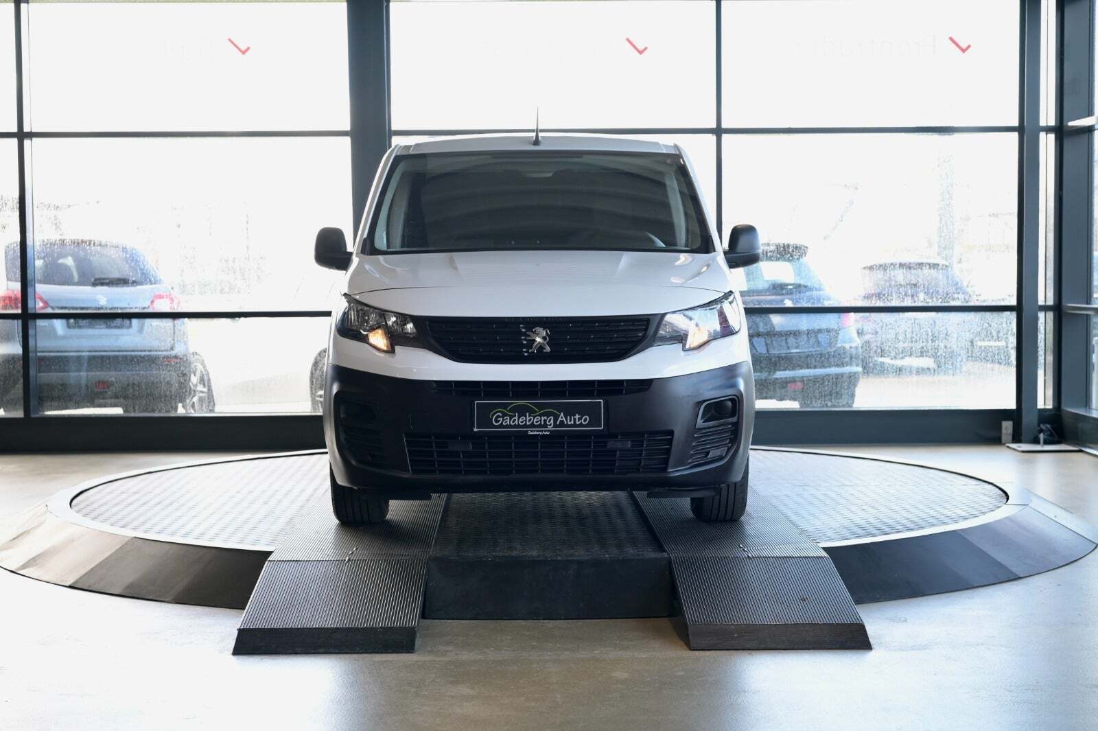 Hvid Peugeot Partner fra 2019