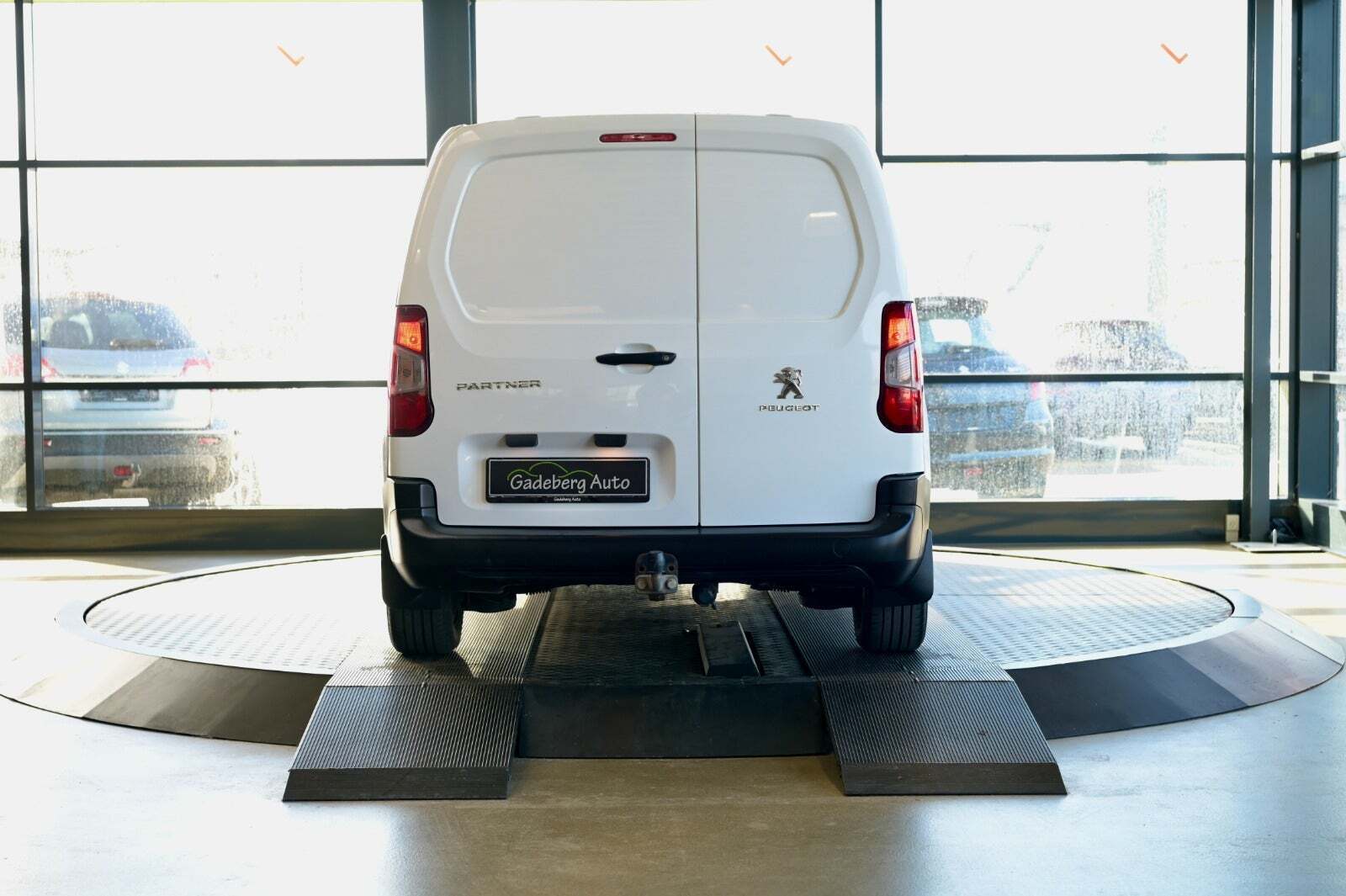Hvid Peugeot Partner fra 2019