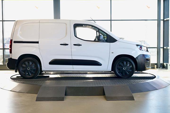 Hvid Peugeot Partner fra 2019