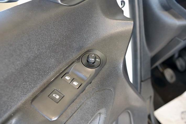 Hvid Peugeot Partner fra 2019