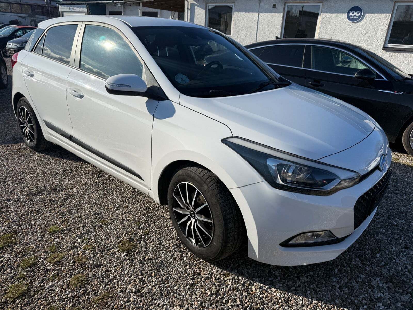 Hvid Hyundai i20 fra 2016