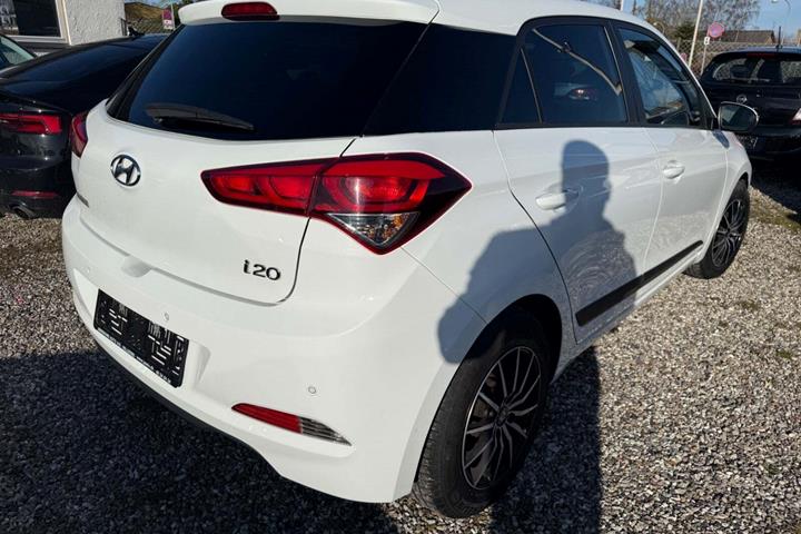 Hvid Hyundai i20 fra 2016