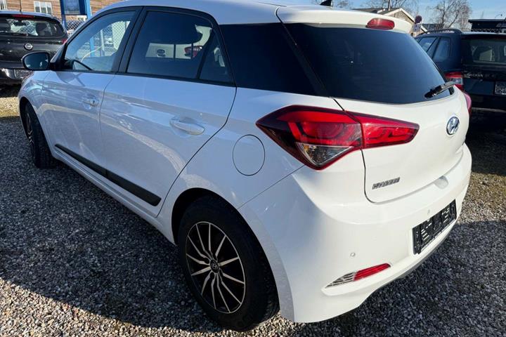 Hvid Hyundai i20 fra 2016