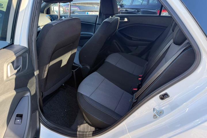 Hvid Hyundai i20 fra 2016