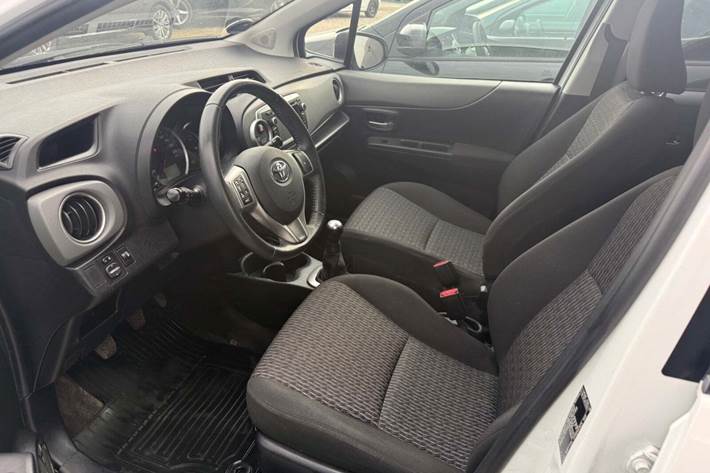 Hvid Toyota Yaris fra 2014