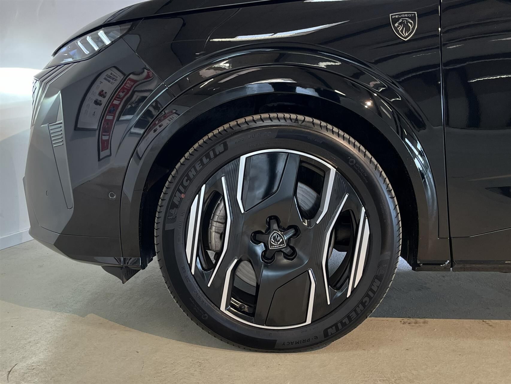 Sort Peugeot e-3008 fra 2024