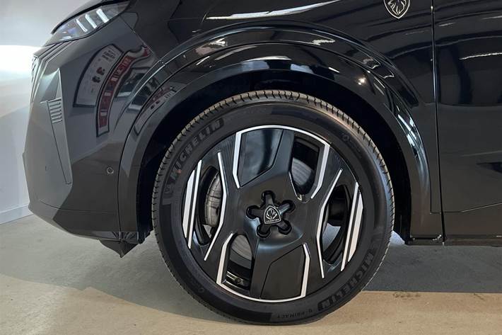 Sort Peugeot e-3008 fra 2024