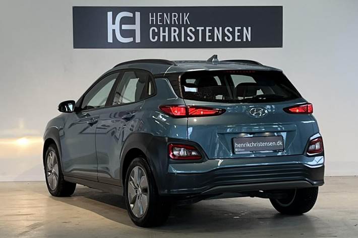 Blå Hyundai Kona fra 2021