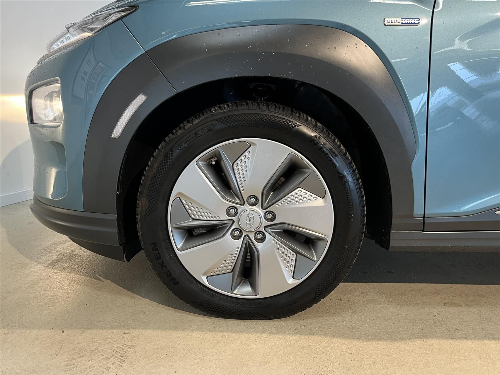 Blå Hyundai Kona fra 2021