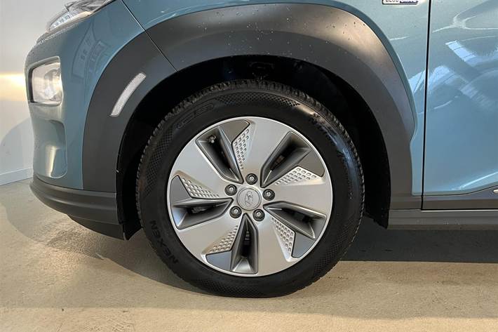 Blå Hyundai Kona fra 2021